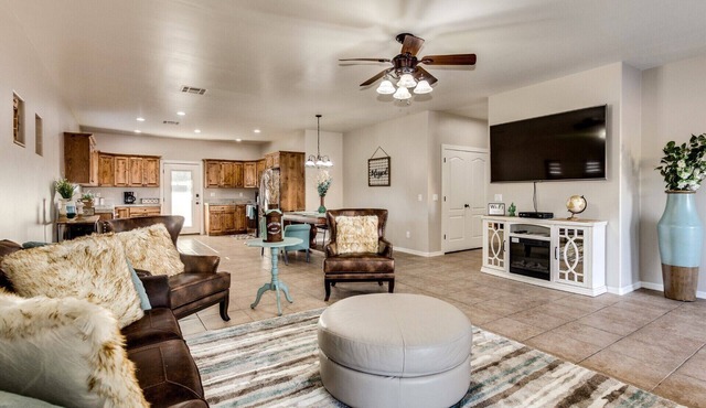 Family-Friendly Luxury ~ Superstition Mtn Desert Escape, No Stairs, New Remodel