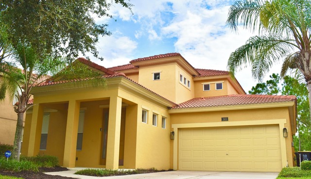 Family Friendly, Luxury Pool Home in a tranquil setting. Close to theme parks