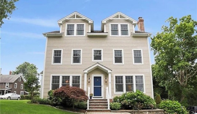 Family-friendly luxury home steps away from Chapman Beach!