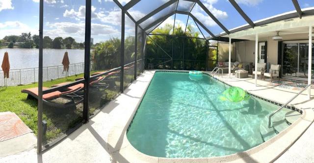 Family -Friendly luxurious HEATED pool with water view