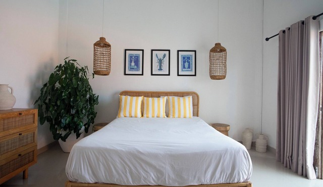 Family Friendly Luxury Pool Villa with A/C - walking distance to shops & cafes