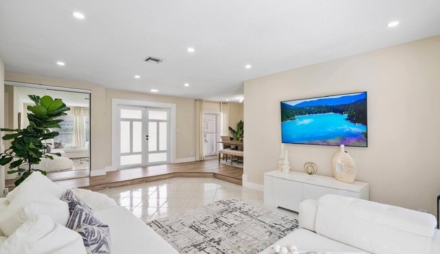 Family-Friendly Luxury Pool Home in Florida Near Fort Lauderdale and Miami Beach