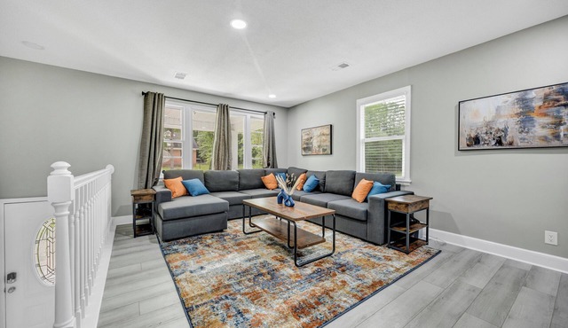 Family-Friendly Modern 5BR + Workspace + Parking - Near Williams-Brice & DT