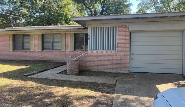 Family Friendly Mid Century Home in the heart of Texarkana TX