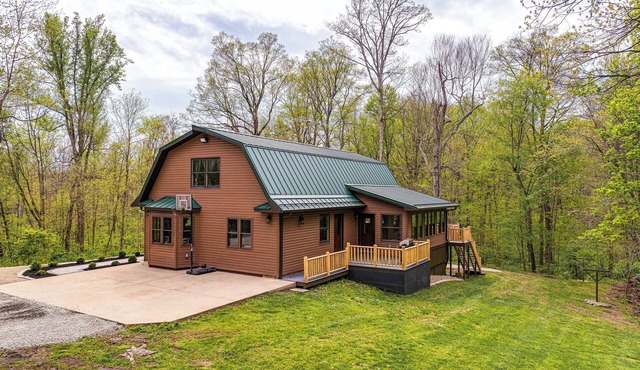 Family-Friendly Milton Home on 14 Acres w/Hot Tub