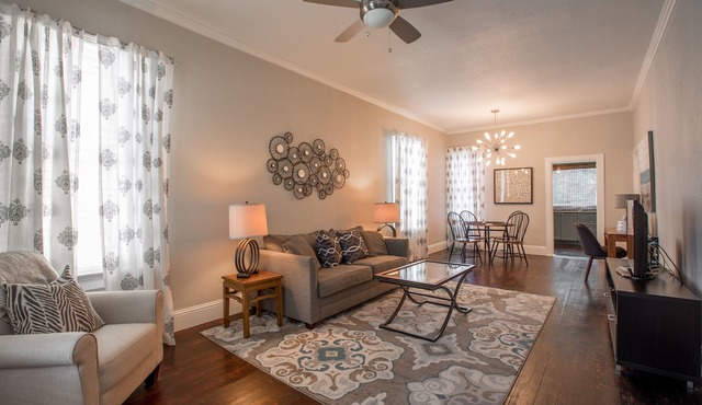 Family Friendly Modern Historic Luxury, Minutes to Walk to CSU and Old Town!