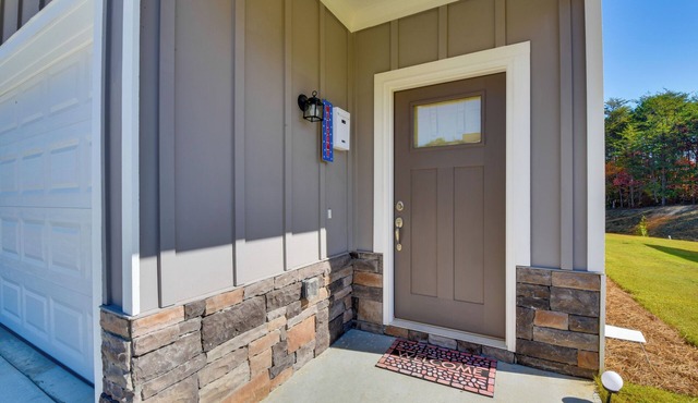 Family Friendly: Modern Townhome in Lula!