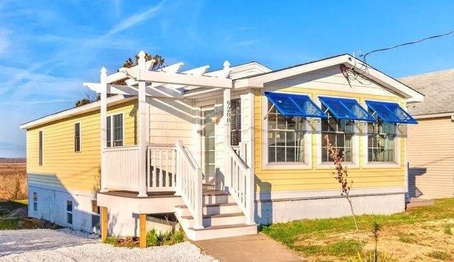 Family Friendly Modern Cottage with Large Deck Steps From Beach