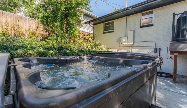Family Friendly Mountain Views- Hot Tub- Foosball