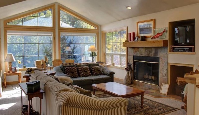 Family-Friendly Mountain Retreat with Stunning Baldy Views – 4BR/3BA