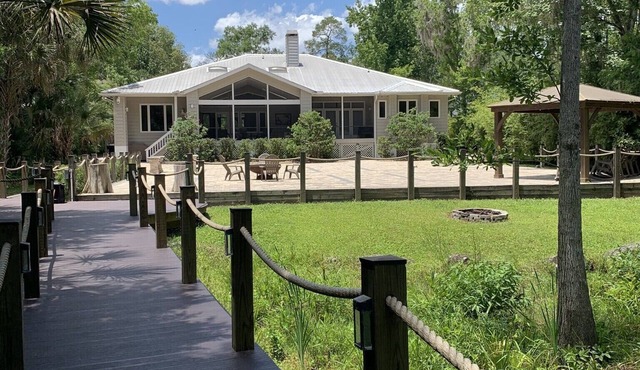 Family-friendly nature retreat on the beautiful Wekiva River