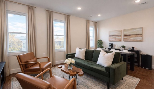 Family friendly near NYC and Metlife 20 mins to PATH. 2 kings