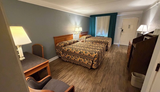 Family-friendly Non-Smoking Double Bedroom in Southwest Houston with AC