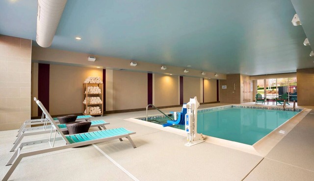 Family-friendly Oasis Near Piedmont Triad Airport. Pets Allowed, Indoor Pool!