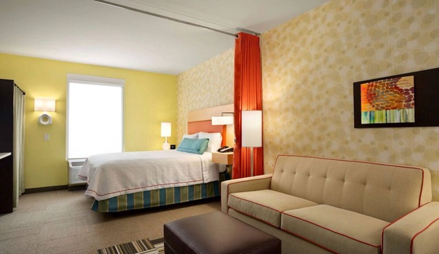 Family-friendly Oasis Near Piedmont Triad Airport. Pets Allowed, Indoor Pool!