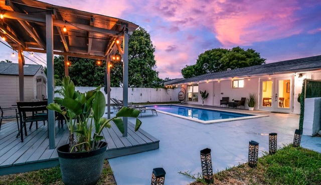 Family-Friendly Oasis with Heated Pool BBQ FirePit