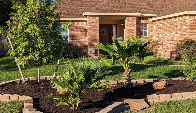 Family Friendly Oasis, just 5 min from the lake
