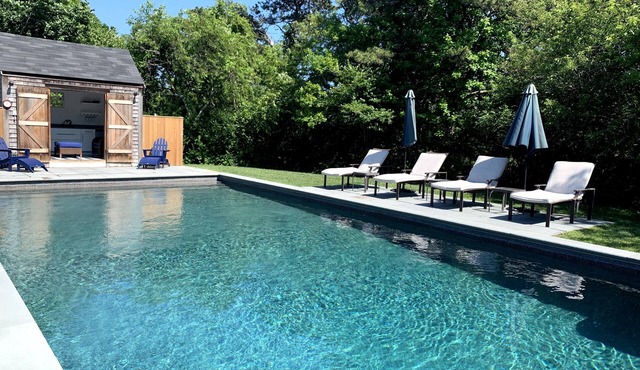 Family Friendly Oasis: Private Acre, Heated Pool, Bikes, Walk to Town & Brewery