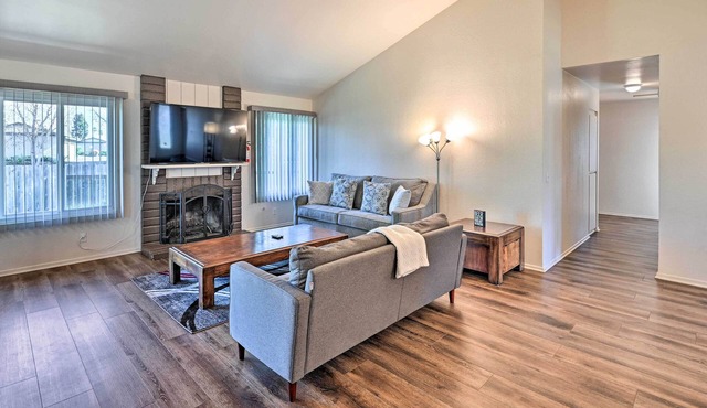Family-friendly Oceanside Home: 5 Mi to Beach