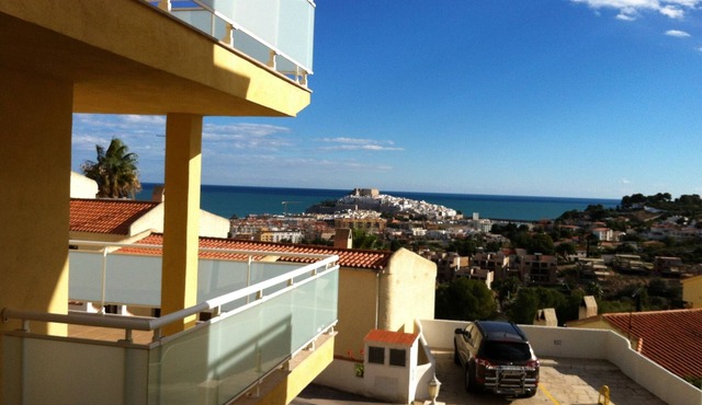 Family friendly, parking, beach, high-speed wifi, excursions, sea view .