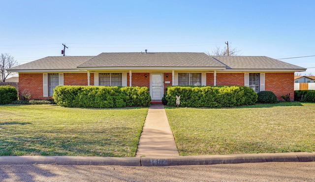 Family Friendly: Peaceful Home in Stamford!
