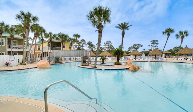 Family-Friendly Pensacola Home < 1 Mi to Beach!