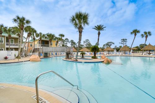 Family-Friendly Pensacola Home Less Than 1 Mi to Beach!