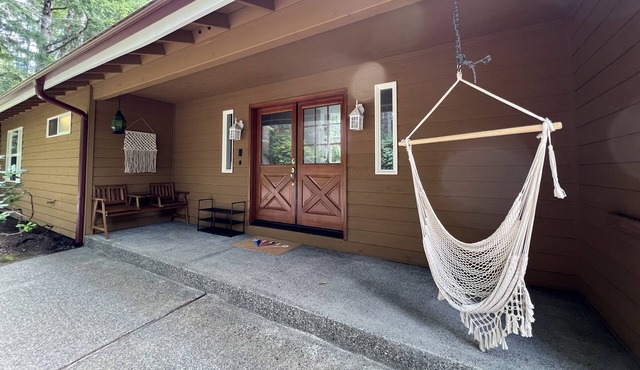 Family-friendly, pet-friendly lakefront retreat