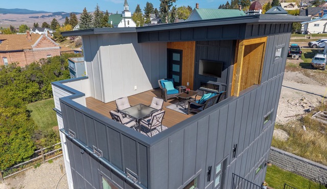 Family-friendly Philipsburg retreat with mountain views, tranquil fireplaces & skiing nearby