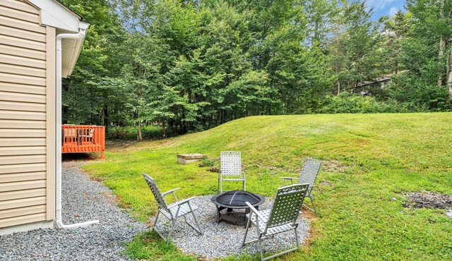 Family Friendly Poconos Villa Close to Hiking, Skiing, Golf, Casino, Waterpark.