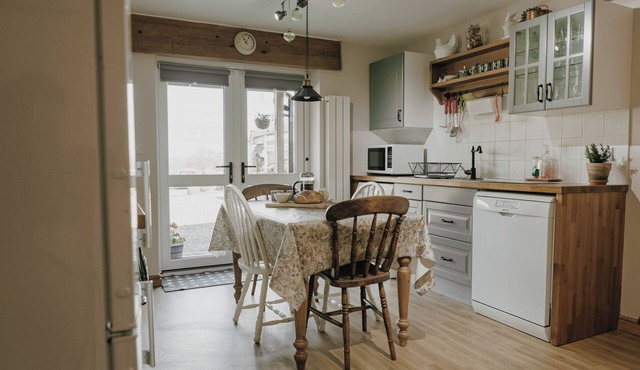 FAMILY FRIENDLY, PRIVATE AND SECURE. PEACEFUL. COUNTRY COTTAGE