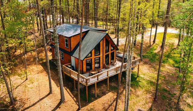 Family Friendly | Private | Kids Games | Hot Tub | Sleeps 8