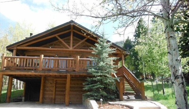 Family Friendly Property Nestled In An Aspen Grove
