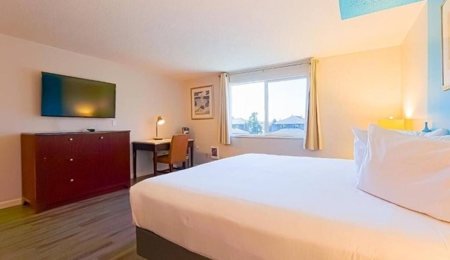 Family-Friendly Property Near Coast! Explore Seaside Promenade, 2 Units!
