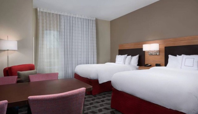 Family-Friendly Queen Studio Near Six Flags Over Texas, Local Hotspots