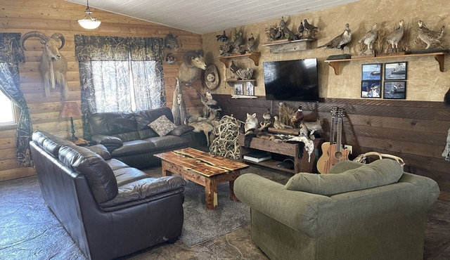 Family-friendly, quiet and peaceful acreage minutes from the Missouri River.