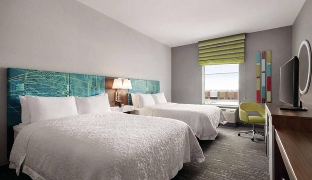 Family-Friendly Room w/Space to Unwind Near Crystal Airport + Hiking