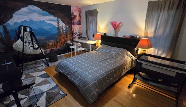 Family-Friendly Retreat With Trampoline & Grill