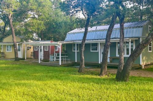 Family friendly ranch compound near Splashway!