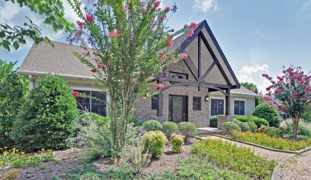 Family Friendly Retreat on Lake Burton- Sleeps 12