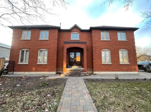 Family-Friendly Retreat for 14 in Richmond Hill
