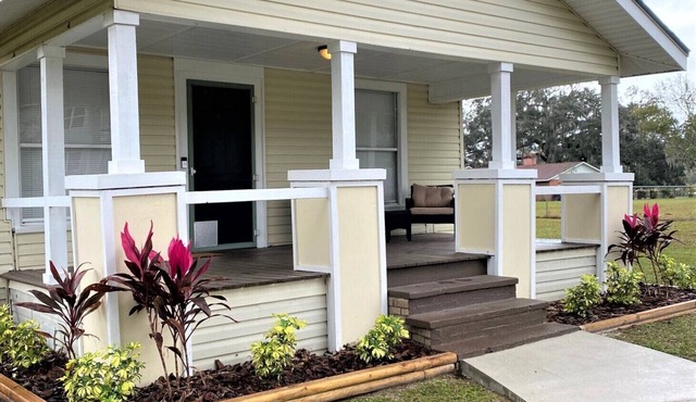 Family-Friendly Retreat w/Hot Tub, Games & Huge Yard in Wesley Chapel