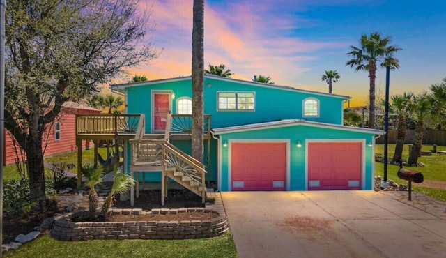 Family-Friendly Retreat with Pool & Outdoor Lounge