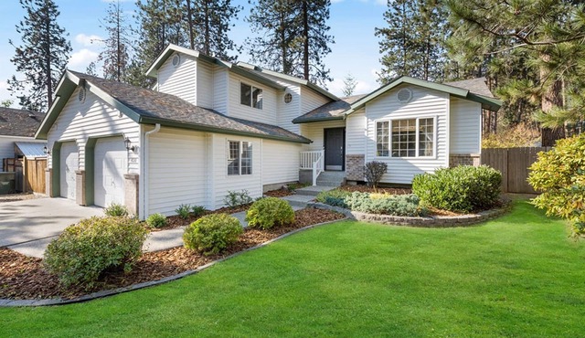 Family Friendly Retreat Game Room Fireplace & King Bed Near Coeur d Alene