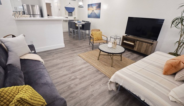 Family friendly retreat in the heart Little Havana! Close to everything!