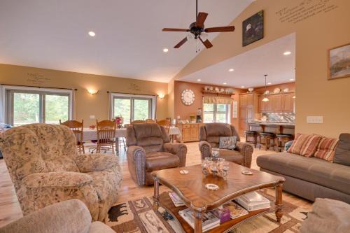 Family-Friendly Retreat with Deck in Cassville!