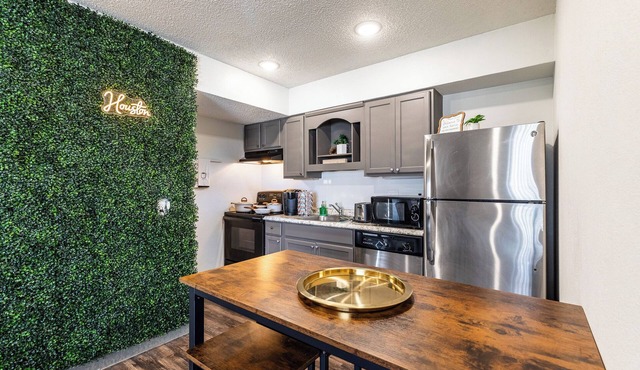 Family Friendly Retreat near Med Center NRG Stadium Perfect for Your Getaway