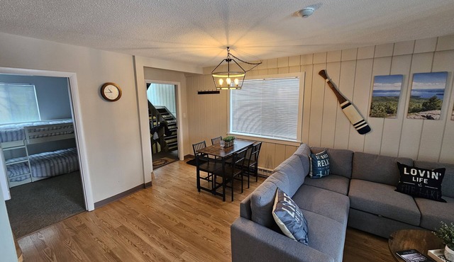 Family Friendly Retreat by the Lake