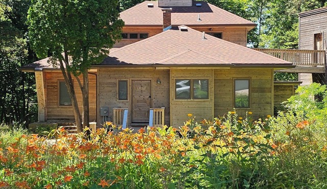 Family-Friendly Retreat on Julia Street - Explore Okoboji from Your Doorstep