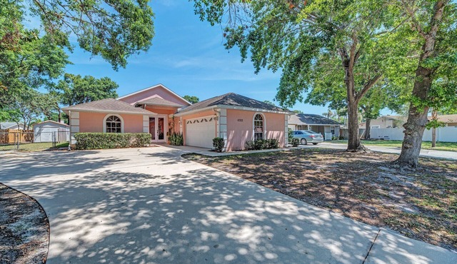 Family-Friendly Retreat: 2 Primary Bedrooms each with Ensuites